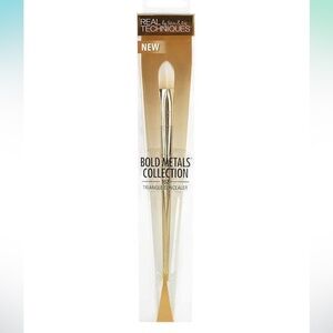 Real Techniques Bold Metals Collection 102 Triangle Concealer Brush